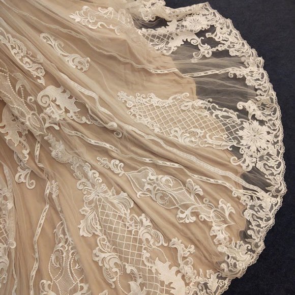 Elegant Wedding Dress - Picture 5 of 6